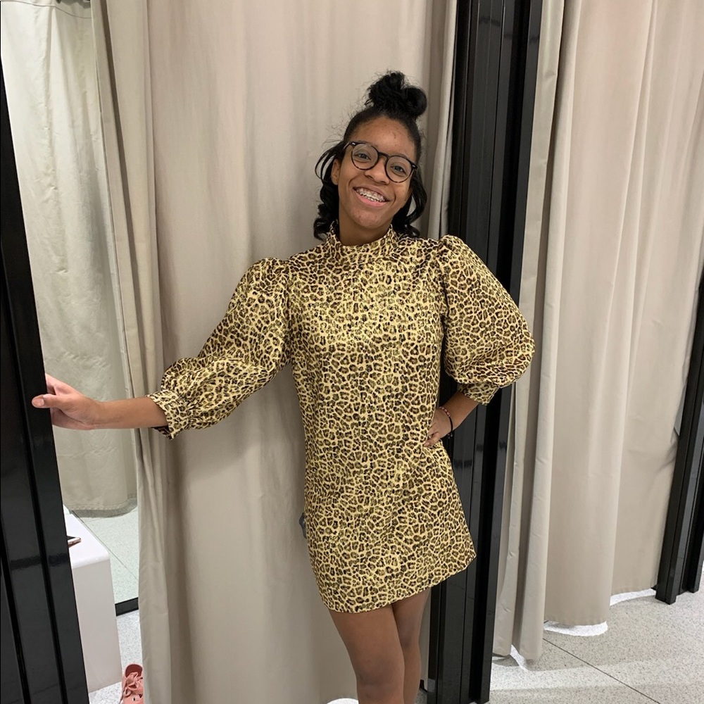 Meet your Posher, Sydnee !